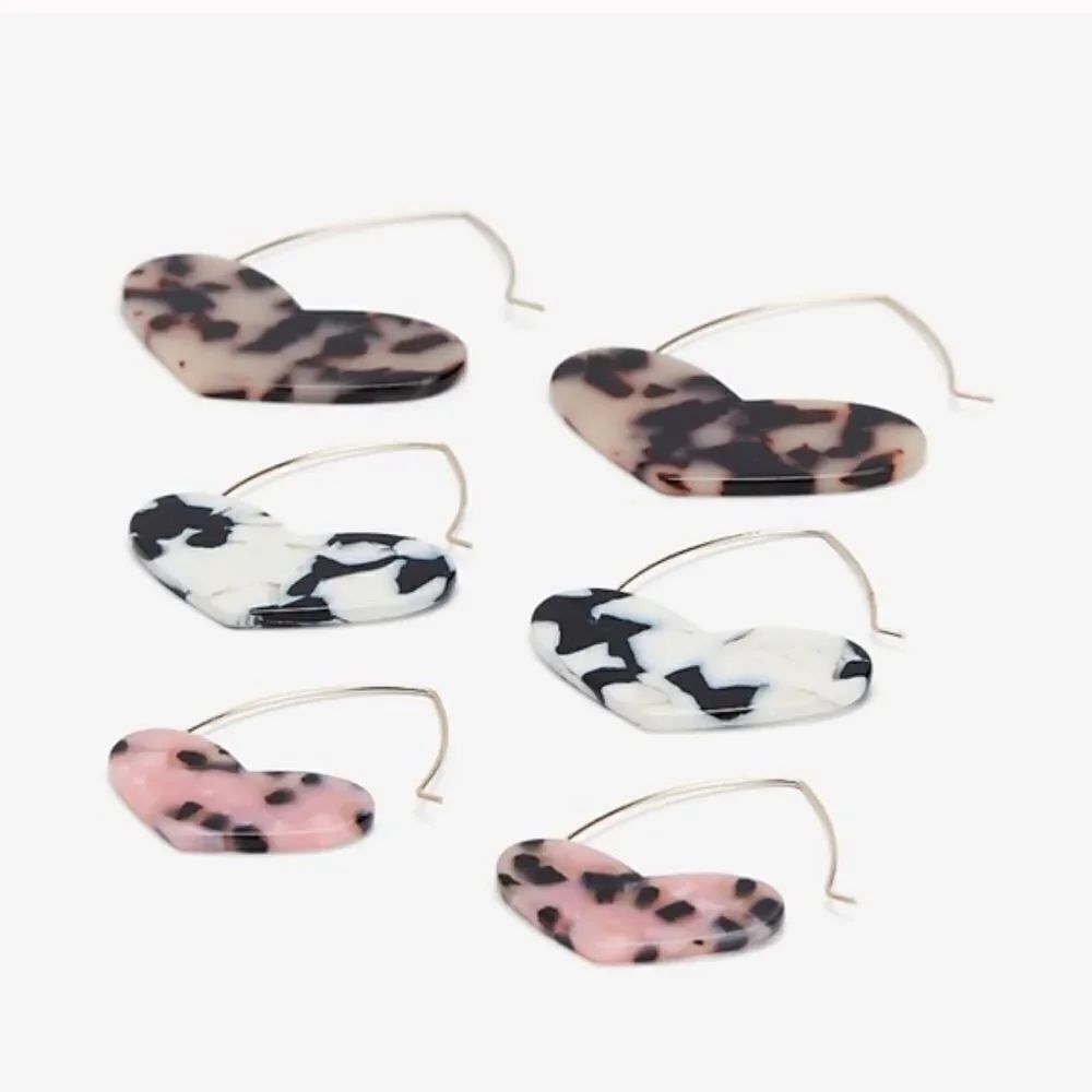 ✨ Set of Heart Wire Hoop Earring Set✨